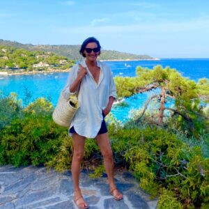 Inès de La Fressange Instagram - photo de vacances assez typique … @denis.olivennes #today #bonheur