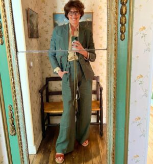 Inès de La Fressange Instagram - Friday look , Je m’habille comme mon vestibule ! @inesdelafressangeparis @inesdelafressangesouliers