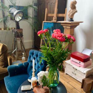 Inès de La Fressange Instagram - et hop , le temps des pivoines !