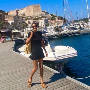 Inès de La Fressange Instagram - « Oh c’est bien les vacances ! » comme dit Kierkegaard… #iledebeaute #Bonifacio #Corse #picture @denis.olivennes