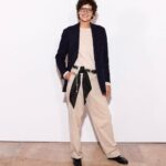 Inès de La Fressange Instagram - Le defilé Patou était splendide mais j’ai attrapé un rhume, que faire maintenant ? Conseils bienvenus … #ImbécileQuiSortSansManteau #FashionVictim #taspasdelavitaminecstp #bonokjesors @patou