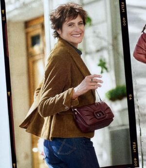 Inès de La Fressange Instagram - Dans «le journal d’Ines » en @inesdelafressangeparis & @rogervivier #picture @rodolphe_bricard @delphinecourteille_paris @lydiapujolsmakeup @sophiegachet #Parigi @mariehelenedetaillac