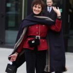 Inès de La Fressange Instagram - Quand tu te prends pour la reine d’Angleterre en sortant du défilé Chanel … #today @chanel #argentinian #poncho #stupidgirl #hautecouture #parisianstyle 🇦🇷 🇫🇷 #picture @newsatelier @arandu.talabarteria