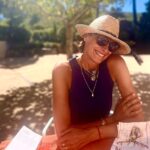 Inès de La Fressange Instagram - expression voulant dire : «  je suis très contente » #Tarascon #today #picture #lucienleuven