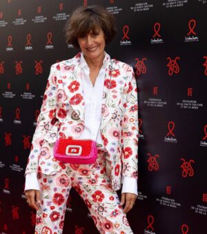 Inès de La Fressange Instagram - Étude pour une attitude de singe , très élaborée …
@sidaction hier soir , toute habillée en @inesdelafressangeparis . #CommentairesDésagréablesPasSouhaitésToutdeMêmeNonPlus 🙉 😂