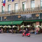 Inès de La Fressange Instagram - Demain matin ( mardi) j’irai vendre des petits déjeuners à 9hrs au profit de @mecenatcardiaque (6€) au @cafedelapaixparis , j’aimerais bien que tu viennes si tu es à Paris #bonnecause #mecenatchirurgiecardiaque #sauvezunenfant #placedelopera #paris ♡