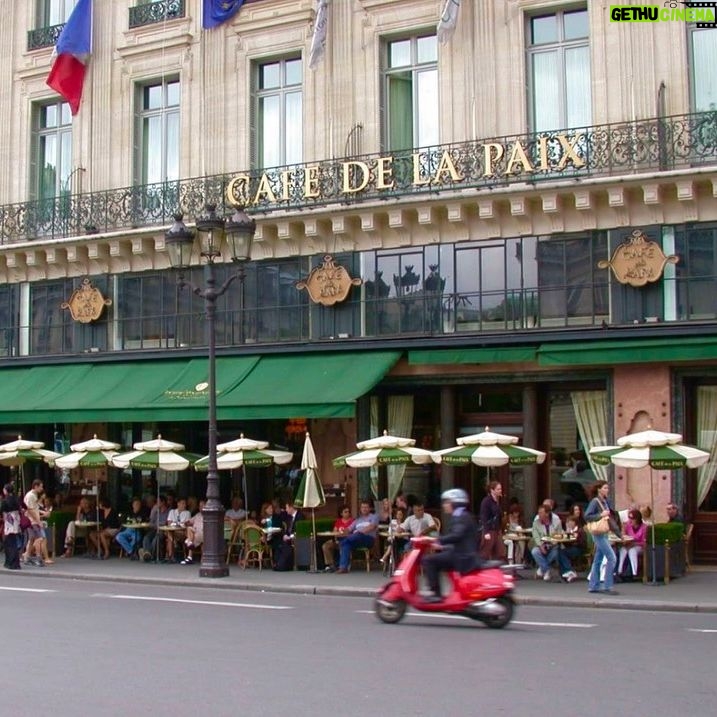 Inès de La Fressange Instagram - Demain matin ( mardi) j’irai vendre des petits déjeuners à 9hrs au profit de @mecenatcardiaque (6€) au @cafedelapaixparis , j’aimerais bien que tu viennes si tu es à Paris #bonnecause #mecenatchirurgiecardiaque #sauvezunenfant #placedelopera #paris ♡