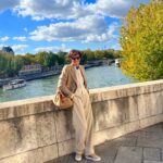 Inès de La Fressange Instagram - Éternelle touriste #Parigi #lucienleuven