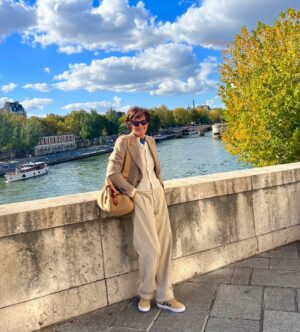 Inès de La Fressange Instagram - Éternelle touriste #Parigi #lucienleuven