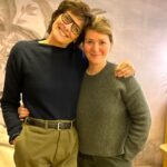 Inès de La Fressange Instagram - Avec ma gentille Delphine @delphinecourteille_paris #vivelescopines #besthairdresser #28ruedumontthabor #parisianstyle #myfriendshavetalent ♡