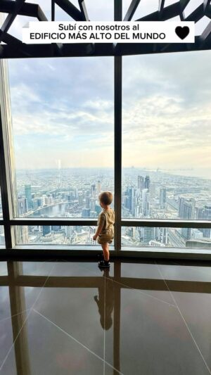 Inés Palombo Instagram - Dubai 🇦🇪

Un dato interesante 🏗️
El nombre original del Burj Khalifa era Burj Dubai, el nombre más representativo para honrar al emirato donde se ubicaría, pero algo pasó. 

Dicen que los gastos para construirlo fueron muy superiores a los estimados y que los desarrolladores tuvieron que pedirle plata al hermano (emirato) mayor 😂, Abu Dhabi. 

Por esto en agradecimiento a la generosidad del gobernante que lo hizo, le pusieron Burj Khalifa 🙋‍♀️

@despegar 

#dubai #burjkhalifa #turismo #familia #bebe