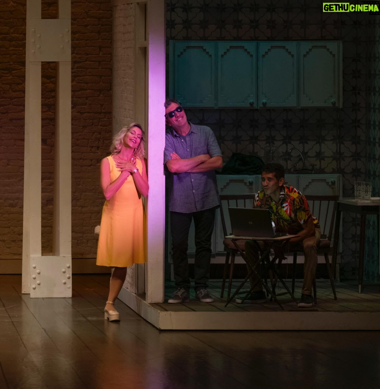 Inés Palombo Instagram - Pasó volando el primer mes de funciones de “Los Bonobos” @rgbredes Tengo un personaje hermoso que me permite jugar mucho y que más no lo podría estar disfrutando 🙃 Quién vino ya? O cuándo los esperamos? Funciones de jueves a domingo y atentos que el finde de carnaval, tenemos 3 días de doble función! Los esperamos! @elnacionalsancorseguros #teatro #obradeteatro #actriz #comedia