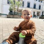 Inés Palombo Instagram – 2 aliados en los viajes, @chiccoargentina y los abuelos ☺️

Una de las mejores cosas de este viaje, fue hacerlo con los abuelos, impagables los momentos que estamos compartiendo (y obvio la ayudita que  significa 🙃). 

Como muchos saben tengo papá grande, soy hija única y que mis papás puedan disfrutar de su nieto y este viaje, es un gran regalo de la vida. 

Y una vez más viajamos con Chicco, que nos hace todo más fácil mientras que Feli la pasa bien 👏

#familia #bebe #viaje #viajar #abuelos #nieto #juguetes #vaso #trip #family #baby #cochecito