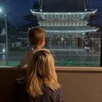Inés Palombo Instagram - En Kyoto, una ciudad imperdible, recomendamos estar al menos 3 días. Nos hospedamos en el @hotel_kuu_kyoto, con una ubicación perfecta, a poquitas cuadras de la estación central de trenes y con esta vista soñada. Tiene también un onsen, que fue genial vivir la experiencia! Tienen idea de qué es? (Ya se los voy a mostrar bien en un próximo reel 😉). #kyoto #japon #hotel #turismo #viajar
