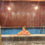 Inés Palombo Instagram - En Kyoto, una ciudad imperdible, recomendamos estar al menos 3 días. Nos hospedamos en el @hotel_kuu_kyoto, con una ubicación perfecta, a poquitas cuadras de la estación central de trenes y con esta vista soñada. Tiene también un onsen, que fue genial vivir la experiencia! Tienen idea de qué es? (Ya se los voy a mostrar bien en un próximo reel 😉). #kyoto #japon #hotel #turismo #viajar