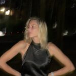 Inés Palombo Instagram - Sábado por la noche… Qué música le ponemos a esta secuencia? Total look @justaosadia #sabado #finde #look #outfit #finde #noche