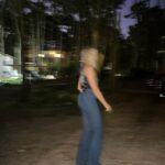 Inés Palombo Instagram - Sábado por la noche… Qué música le ponemos a esta secuencia? Total look @justaosadia #sabado #finde #look #outfit #finde #noche
