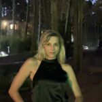 Inés Palombo Instagram - Sábado por la noche… Qué música le ponemos a esta secuencia? Total look @justaosadia #sabado #finde #look #outfit #finde #noche