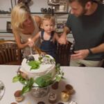 Inés Palombo Instagram - Te amamos Feli! Ayer fue un día muuuuuuuy hermoso!!! Tuvimos los dulces más ricos de todos @violetamassey y es la primera vez que decoro una torta y me encantó 😊). Feli casi se queda sin aire al soplar la velita (😅 me mató de la ternura). Desarrolló poderes del hombre araña… Estuvo con toda la gente que quiere y que lo quiere.. Fuimos los tres a jugar y explorar muchas sensaciones nuevas… Y hasta empezamos la mañana cocinando juntos, no faltó nada! #cumple #cumpleaños #niño #familia #festejo #torta