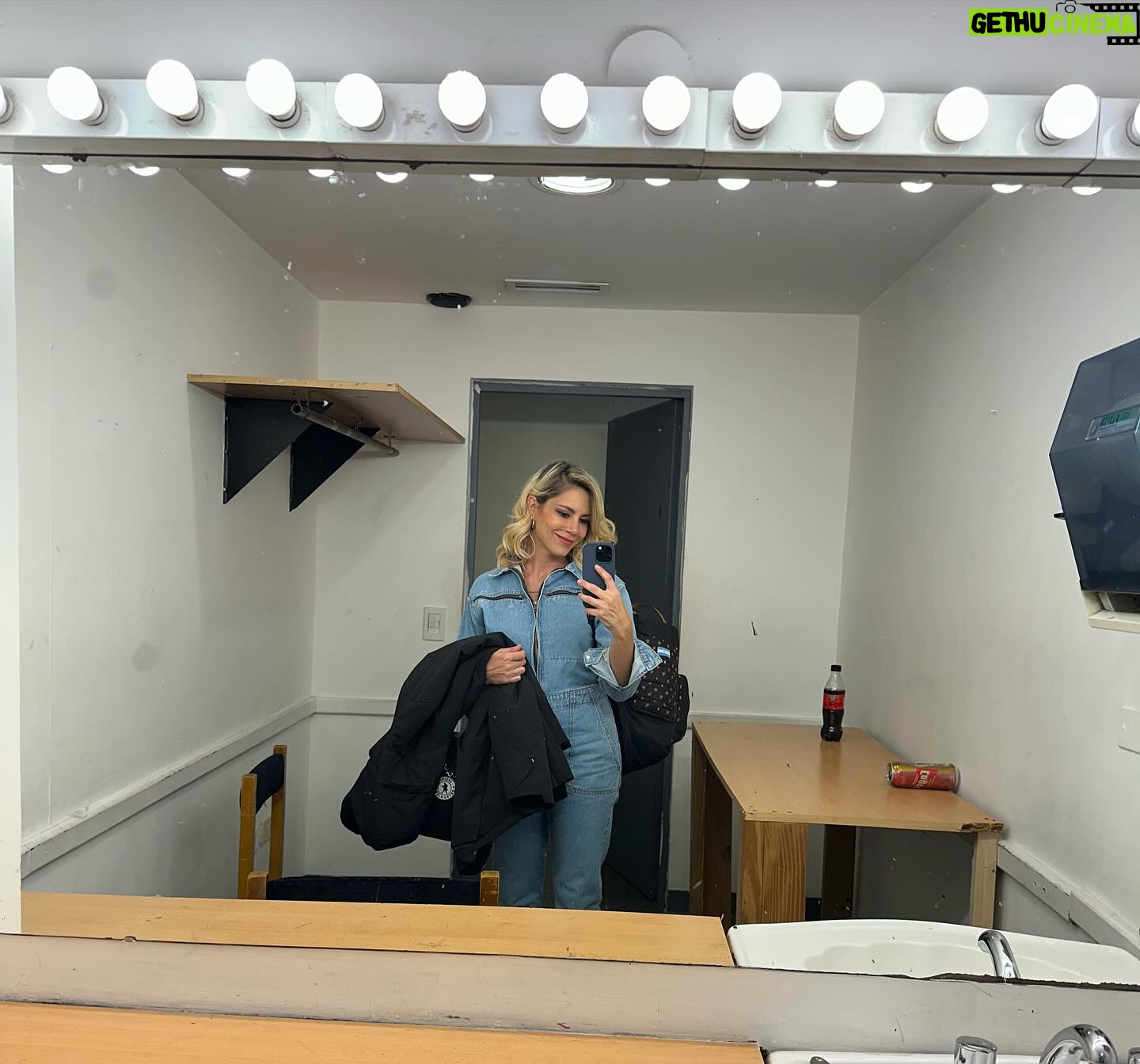 Inés Palombo Instagram - Un random de este último tiempo 🙃 Un poco de todo, trabajo, salidas, amor, familia… Con qué se quedan? (La lata de cerveza de la 5 foto fue una joda que me hicieron atándomela con una tanda a mi botella de agua, los últimos días de funciones pasaron cosas 😅)