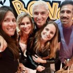 Inés Palombo Instagram - Desde chiquita amaba “el olor al teatro” y esa pasión se renueva hoy con este estreno! 🤍 Me sumé a “Los Bonobos” de @rgbredes en @elnacionalsancorseguros y no puedo estar más feliz!!! Gracias a @manu.pal @albertonegrinlong @gustavoyankelevichok por confiar, a todo el elenco y equipo por abrirme las puertas y hacerme sentir tan cómoda, y a la mejor hinchada del mundo! Los amo! A disfrutar con todos los sentidos! Esto recién empieza! Los esperamos de jueves a domingos, entradas por @plateanet Las fotos divinas que me acompañan en el camarín son de @artepolaroid Los accesorios son de @lovelolaaccesorios Y al final les comparto una partecita de la hermosa nota que me hizo @peralta_nico