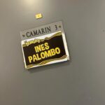 Inés Palombo Instagram - Desde chiquita amaba “el olor al teatro” y esa pasión se renueva hoy con este estreno! 🤍 Me sumé a “Los Bonobos” de @rgbredes en @elnacionalsancorseguros y no puedo estar más feliz!!! Gracias a @manu.pal @albertonegrinlong @gustavoyankelevichok por confiar, a todo el elenco y equipo por abrirme las puertas y hacerme sentir tan cómoda, y a la mejor hinchada del mundo! Los amo! A disfrutar con todos los sentidos! Esto recién empieza! Los esperamos de jueves a domingos, entradas por @plateanet Las fotos divinas que me acompañan en el camarín son de @artepolaroid Los accesorios son de @lovelolaaccesorios Y al final les comparto una partecita de la hermosa nota que me hizo @peralta_nico