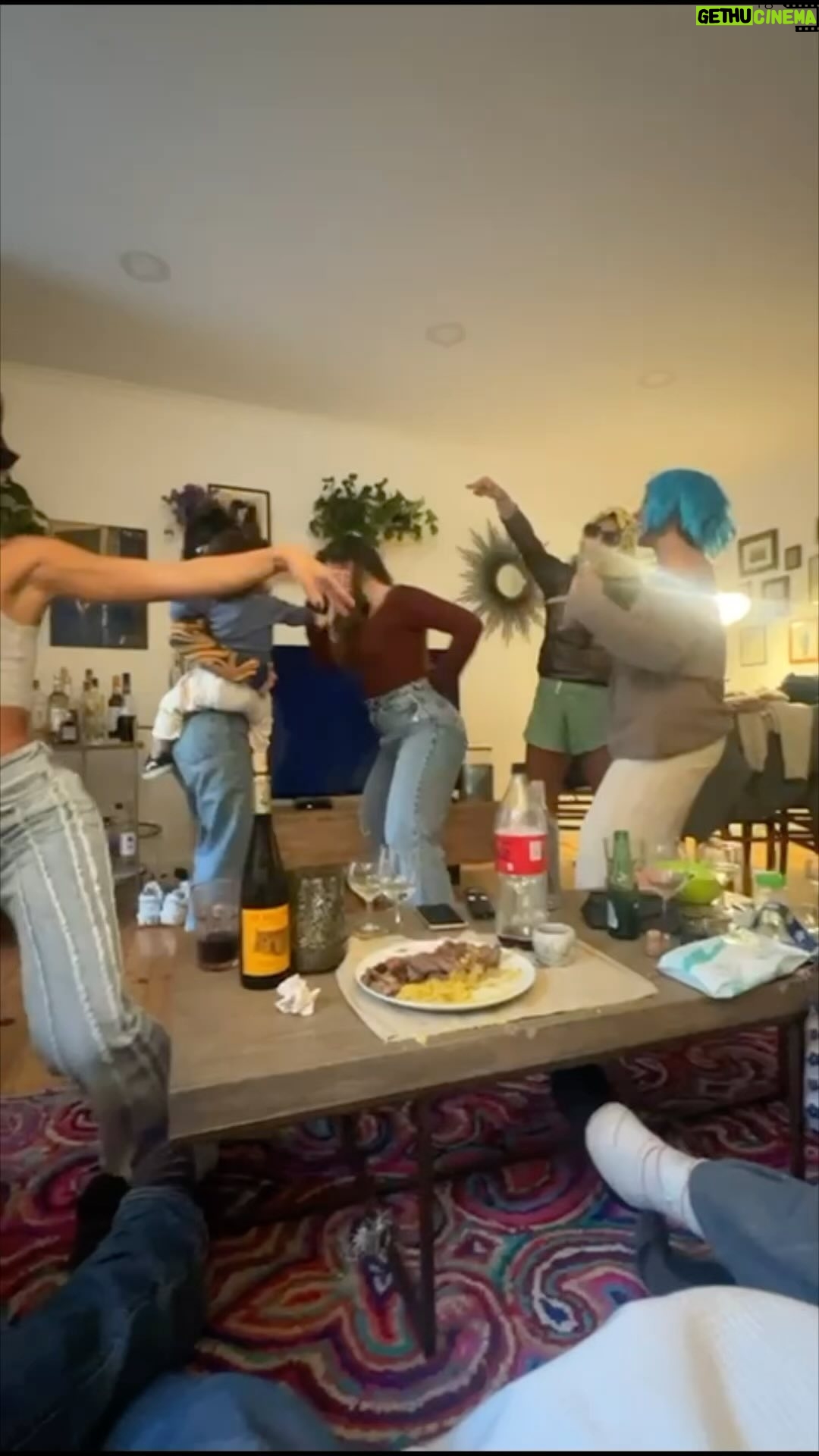 Inês Aires Pereira Instagram - 🚨 alerta bunda! Tarde de sonho! Das melhores coisas que há é passar tarde com amigas a dançar como adolescentes! 💞