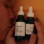 Inês Aires Pereira Instagram – Pub A primeira coisa que faço ao acordar, e a última que faço antes de ir dormir! É um pequeno grande truque para estar com boa figura depois das tareias que levo com as rotinas do dia-a-dia é esta dupla da Gama HyaluB5 @larocheposay , Sérum para o Rosto e para o Contorno dos Olhos.  Vão por mim! #larocheposay