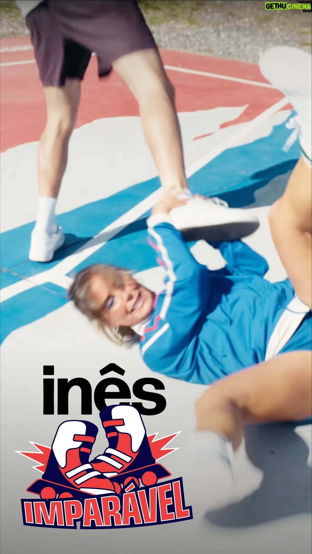 Inês Aires Pereira Instagram - Nada como a primavera para praticar desporto ao ar livre. E quem diz desporto, diz desportos… 🧗♀️🛼⛹️♀️🚲 A @ines_ap leva o seu saco Worten ao ombro, muita confiança no coração e lá vai. É imparável, diz ela!