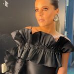 Inês Aires Pereira Instagram - Mais uma gala de @gottalentpt e eu estava bem montada! Makeup @nizaloureiroo_make_up Cabelo @davidxavier.hairpro Vestido LINDO @luiscarvalhoofficial Styling @gabrielapinheirostyling