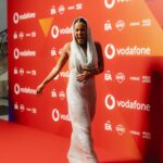 Inês Aires Pereira Instagram - Olha que noite bem passada a premiar a música portuguesa! Obrigada @playpremiosdamusicaportuguesa pelo convite! Agora vamos ao look DRAMÁTICO: Styling @ritaprietoalves_styling Custom-made dress @atelier_prata Sapatos @aldo_shoes Pulseira @tousjewelry Makeup @raquelestevens Hair @madmoisellehairstylist @griffehairstyle PHOTOS @afonsodbatista AMEI 💫