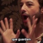 Inês Aires Pereira Instagram - Há dois tipos de pessoa: as que guardam a manteiga no frigorífico e as que a deixam fora. Que tipo de pessoa és tu? ▶️ Vê a série ERRO 404 na #RTPPlay. #erro404 #series #rtp