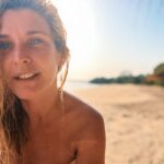 Inês Castel-Branco Instagram - Não, eu não estou numa praia deserta. Nem estão 30 graus. Não se preocupem. É tudo filtros.