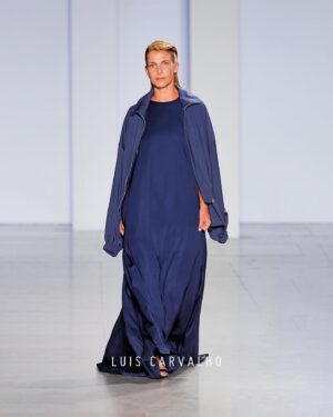 Inês Castel-Branco Instagram - O meu querido amigo @luiscarvalhoofficial comemora 10 anos de uma carreira cheia de talento e sucesso. Sempre fui fã dele e ontem amei desfilar para ele num sítio tão especial para mim @lisboafashionweek.  E ter os meus amigos e o meu filho na primeira filha tornou tudo mais especial. ❤️