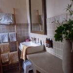Inês Castel-Branco Instagram - Passei um fim de semana de sonho no @nomademelides. A minha amiga Madalena, daquelas amigas desde miúda que é incrível e que nunca me vai falhar, comprou este sítio lindo e recebe como só ela e a família sempre nos habituaram. Cada cantinho é mágico com verde e espécies diferentes por todo o lado. Com especial atenção à sustentabilidade ,os pormenores de cada quarto e o conforto e bom gosto valem a visita mesmo que não a conheçam. Sou suspeita mas acho que deviam lá ir. ❤️