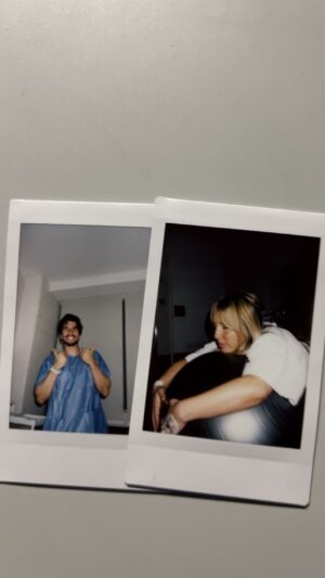 Inês Gutierrez Instagram - Há dois anos… precisamente a esta hora. À espera de conhecer o maior amor da minha vida. Achando ainda que a Malu nasceria neste dia, 13 de Abril, mas quis esperar pelas 02:02 do dia seguinte, dia em que o bisavô, há um ano, tinha partido. Daquelas coincidências que parecem mais do que coincidências, sabem? Nestas horas vivi das experiências mais bonitas, fortes e transformadoras da minha vida… apesar da dor, a tranquilidade, a paz e a força (e a bossa nova também 🎶) eram a nossa bolha. Chama-se “ser mulher”… e chama-se “amor”.❤️