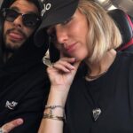 Inês Gutierrez Instagram – Istambul Dump (claro que a última é a minha favorita e não fui eu que tirei 🥹💓)   dicas:
• se tiverem pouco tempo, sugiro pedirem um guia no hotel para conseguirem ir logo aos sítios principais e perceberem o riqueza histórica e cultural da cidade
• peçam ao guia para no final da tour fazerem o passeio de barco (são cerca de €5/ pessoa) e conseguem ficar com uma ideia clara do que é a zona europeia e a zona asiática, as zonas antigas e as zonas modernas… e conseguem ter outro ponto de vista da cidade (apanhámos o barco em Fatih)
• recomendo muito o nosso World House Boutique Hotel: quartos pequenos, mas muito confortáveis; staf incrível e disponível; muito bem localizado (numa das zonas mais giras, para mim!); e com um café muito cool logo à entrada
• conhecer (nem que seja por fora): Sultan Ahmet Camii (mesquita azul); Sultan Ahmet Park; Santa Sofia; Gülhane Parkı; Grande Bazar ou Spice Bazar (a um dos dois têm que ir); Mesquita Süleymaniye; Ponte de Gálata; Taksim Square; Fatih Mosque
• subirem até ao Seven Hills Restaurant – que é mega turístico – mas que tem uma vista brutal para a Mesquita Azul e para a Santa Sofia. É só entrarem no restaurante e apanharem o elevador até ao último andar! 
• perderem-se pelas ruas cheias de cheiros, aromas e vida…entrarem em lojas vintage, lojas de segunda mão, lojas de neons com imensa pinta.. há um lado muito criativo e característico de Istambul que adorei.
• se gostarem de tapetes com qualidade estão no sítio certo (mas prepararem-se para negociar preços altíssimos! Não comprámos, mas a experiência foi gira)
• tivemos pouco tempo para explorar a zona asiática porque só estivemos 2 dias na cidade, mas também tem coisas muito interessantes
• visitar o bairro Bener and Balat, todo colorido e super pitoresco (não conseguimos ir e tivemos mesmo pena!!)
• se vos apetecer um brunch: Dükkan Galata
• para um jantar mais acessível, com uma vista linda de noite (está no meu dump) e comida muito saborosa e típica  recomendo o Rakofoli Karaköy // para um restaurante mais gourmet recomendo o menu de degustação do Chef vão ao Aheste (€80/ pessoa; é considerado um dos melhores restaurantes da zona moderna) #turquia #istanbul