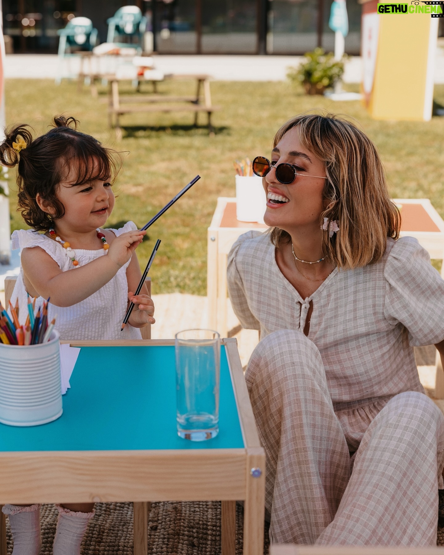 Inês Gutierrez - 4.5K Likes - Se há coisa que me faz bem à cabeça é ser criança com a minha filha.❤️ Nestas coisas ela é, sem dúvida, a minha melhor companhia, o meu melhor público e a minha gargalhada favorita. E aprendemos tanto, a brincar, juntas 🥹 Passámos um bonito dia da criança mas, para mim, será sempre bebé.🥲
•
#diadacriança #parasemprebebé #sercrianca #serfeliz #brincar #foreverbaby