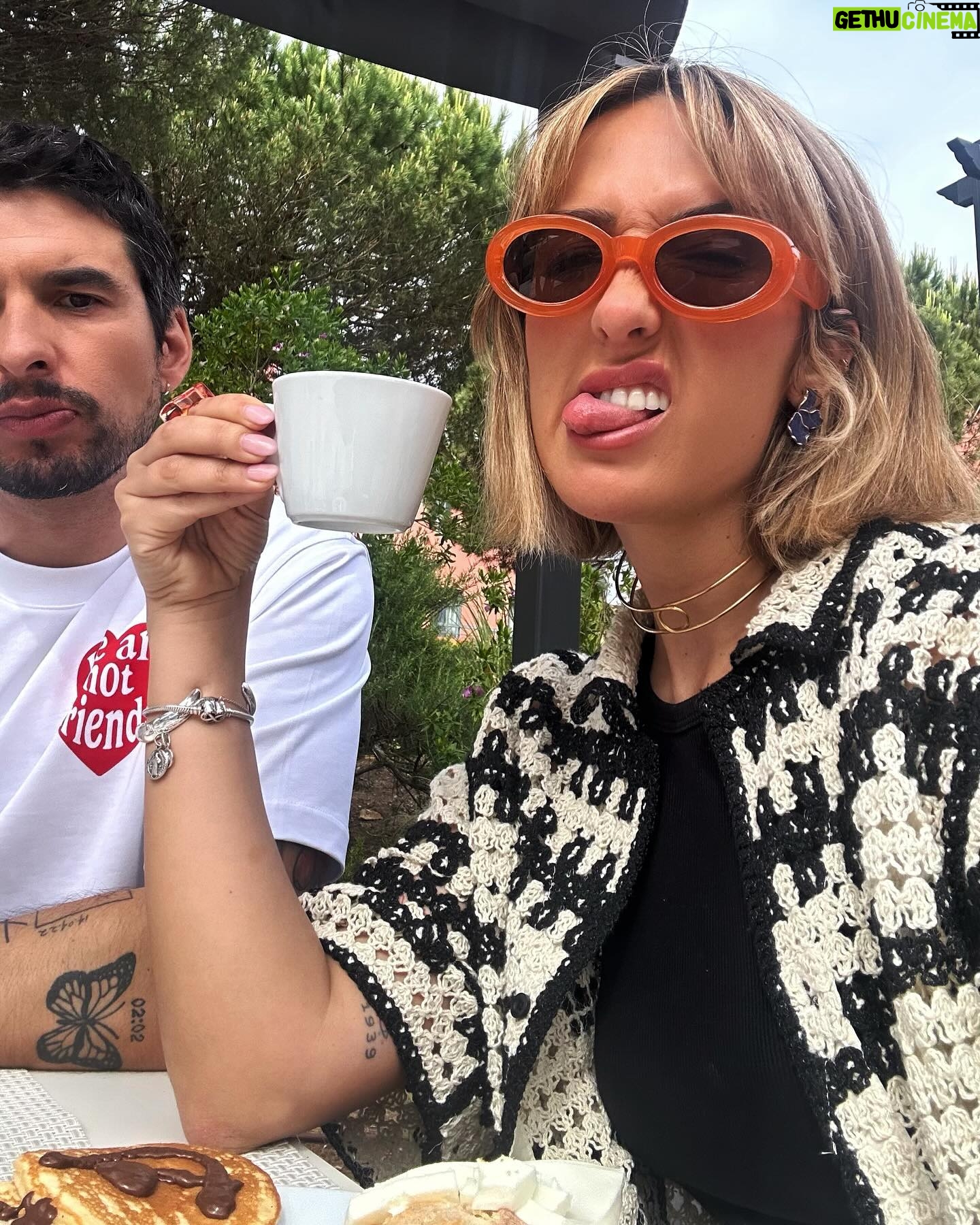 Inês Gutierrez Instagram - Sobre este fim de semana :’) Engraçado como sinto que gastei a (minha) bateria, em vez de a carregar. Mas, na verdade, gastei-a com amor, intensidade e coisas bonitas. Se for sempre assim, não me importo de ficar a 0% ao nível da energia. É que fico a 100% no ❤️. Para registarem: @sheratoncascais está no top dos meus sítios favoritos de fim de semana, seja com ou sem dormida. E o “Fado Miudinho” do Oceanário é um espectáculo para crianças (até aos 4 anos) que vale muito a pena! #fimdesemana #familia #diadamae #sheratoncascais #oceanario #favoritos #coisasbonitas