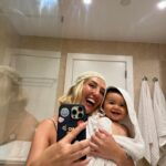 Inês Gutierrez Instagram - Feliz dia da mãe, a todas as Mães! ❤️ Ser mãe é ser casa, é ter o coração desassossegado, é ser criança de novo, é olhar para as nossas mães e avós com outros olhos, é pensar em tudo, é sentir a dobrar, é ter a força que achamos não ter, e é reaprender a viver da mais bonita forma. Contigo, meu amor, tento, todos os minutos, ser a melhor Inês que sei ser. Tudo para que um dia possas sentir, tal como eu, que tens “a melhor mãe do mundo”. #diadamae