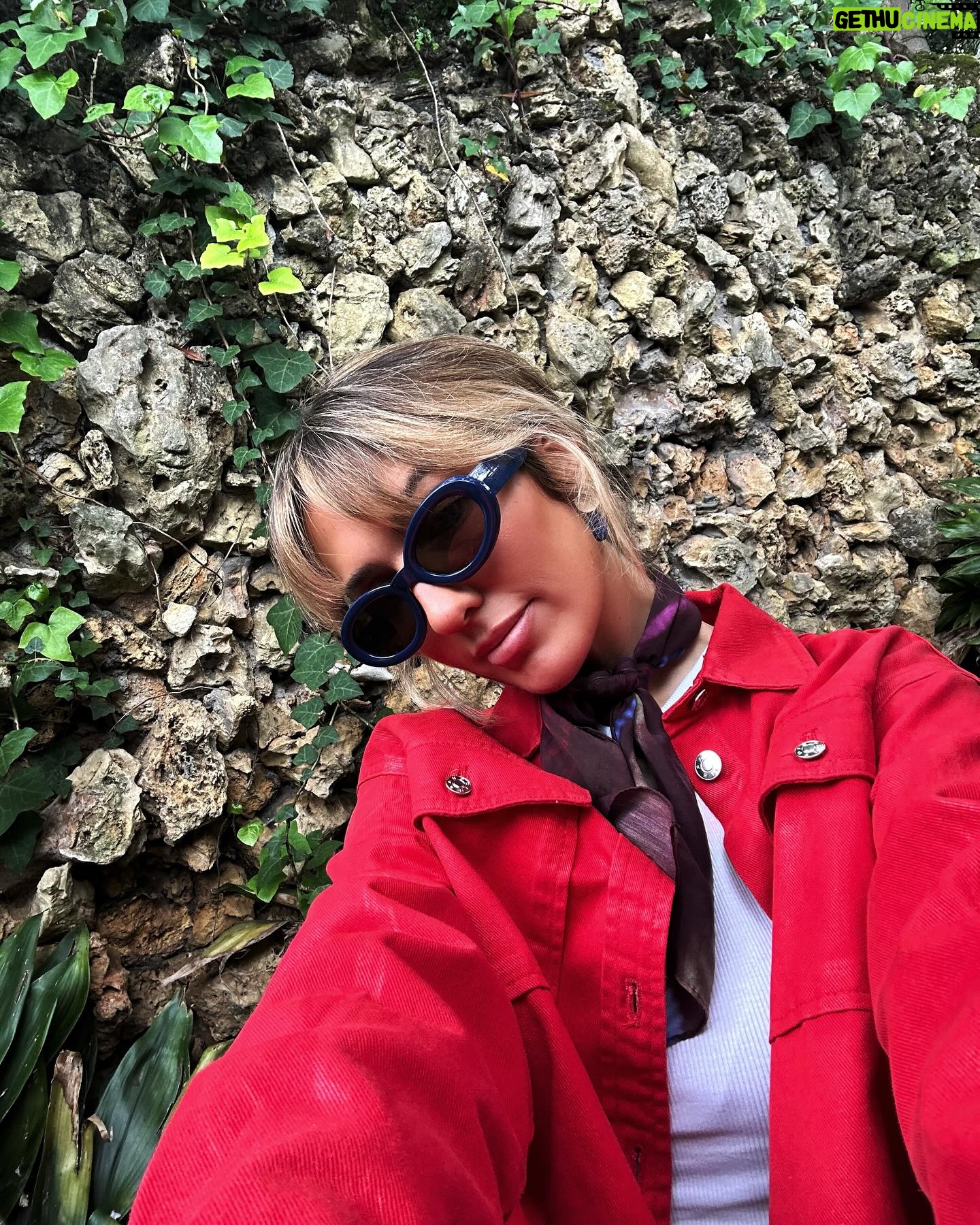 Inês Gutierrez Instagram - One day in red. Óbvio que a parte mais ❤️ está na última fotografia 🤭. Não se aguenta!