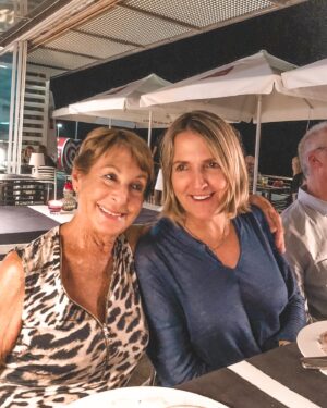 Inês Gutierrez Instagram - Feliz dia da mãe, a todas as Mães! ❤️
Ser mãe é ser casa, é ter o coração desassossegado, é ser criança de novo, é olhar para as nossas mães e avós com outros olhos, é pensar em tudo, é sentir a dobrar, é ter a força que achamos não ter, e é reaprender a viver da mais bonita forma. 
Contigo, meu amor, tento, todos os minutos, ser a melhor Inês que sei ser. Tudo para que um dia possas sentir, tal como eu, que tens “a melhor mãe do mundo”. 
#diadamae