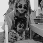 Inês Gutierrez Instagram - Se há coisa que me faz bem à cabeça é ser criança com a minha filha.❤️ Nestas coisas ela é, sem dúvida, a minha melhor companhia, o meu melhor público e a minha gargalhada favorita. E aprendemos tanto, a brincar, juntas 🥹 Passámos um bonito dia da criança mas, para mim, será sempre bebé.🥲 • #diadacriança #parasemprebebé #sercrianca #serfeliz #brincar #foreverbaby