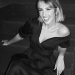 Inês Gutierrez Instagram – A Festa dos Óscares foi ontem 🌟 e eu estive pelo @centro.colombo onde se estendeu a passadeira vermelha, abriram-se as salas de cinema para os filmes nomeados, foram vários os convidados com quem conversei e ainda tivemos direito uma after-party. Volto a dizer: @centro.colombo, desta vez foram os Óscares mas, quando fizer anos, quero celebrar convosco!