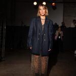 Inês Gutierrez Instagram – Já não são horas de fazer posts, mas também já não horas de se estar a trabalhar e eu ainda estou 😎🤭. @carlos_gil_designer este meu look foi muito elogiado e, o mais importante, senti-me linda!! Mais uma vez, a conhecer as tendências pela @lisboafashionweek, mas, hoje, com um sabor especial: a aplaudir o maior bonitão que esteve a desfilar. @joao.montez Sabia bem que não ias tropeçar…

Styling: @dianarconceicao @styledby_raquel @showpress.pressoffice 
Shoes: @aldo_shoes 
Make up: @andreiadealmeidamua 
@mais.que.uma
📷: @luismoreira.lm