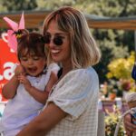 Inês Gutierrez Instagram - Se há coisa que me faz bem à cabeça é ser criança com a minha filha.❤️ Nestas coisas ela é, sem dúvida, a minha melhor companhia, o meu melhor público e a minha gargalhada favorita. E aprendemos tanto, a brincar, juntas 🥹 Passámos um bonito dia da criança mas, para mim, será sempre bebé.🥲 • #diadacriança #parasemprebebé #sercrianca #serfeliz #brincar #foreverbaby