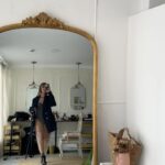 Inês Gutierrez Instagram – Já não são horas de fazer posts, mas também já não horas de se estar a trabalhar e eu ainda estou 😎🤭. @carlos_gil_designer este meu look foi muito elogiado e, o mais importante, senti-me linda!! Mais uma vez, a conhecer as tendências pela @lisboafashionweek, mas, hoje, com um sabor especial: a aplaudir o maior bonitão que esteve a desfilar. @joao.montez Sabia bem que não ias tropeçar…

Styling: @dianarconceicao @styledby_raquel @showpress.pressoffice 
Shoes: @aldo_shoes 
Make up: @andreiadealmeidamua 
@mais.que.uma
📷: @luismoreira.lm