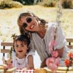 Inês Gutierrez Instagram - Se há coisa que me faz bem à cabeça é ser criança com a minha filha.❤️ Nestas coisas ela é, sem dúvida, a minha melhor companhia, o meu melhor público e a minha gargalhada favorita. E aprendemos tanto, a brincar, juntas 🥹 Passámos um bonito dia da criança mas, para mim, será sempre bebé.🥲 • #diadacriança #parasemprebebé #sercrianca #serfeliz #brincar #foreverbaby