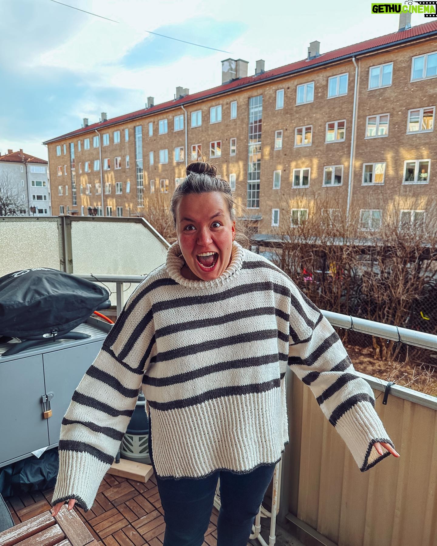 Ina Svenningdal - 1.9K Likes - Annonse//sponset garn-oppskrift// @dreamknit 🐣
Assa hallo! Jeg har strikket denne genseren! Jeg tror jeg har strikket drømmegenseren fra @dreamknit ☀️ «pepper sweater» med striper og forskjellige teknikker så ser man kjapt fremgang og den er sååå gøy å strikke! Kommer til å bli en genser for hver dag i uka, hele året☀️
Og jeg skal definitivt prøve strikkeverktøyet deres på hjemmesiden, hvor du kan designe din helt egen genser i det garnet du selv vil strikke i, og lage din helt unike genser/vest!☀️