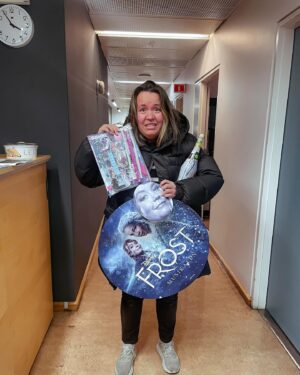 Ina Svenningdal Instagram - ☃️My life is now complete with a cardboard cutout of ONLY my face☃️